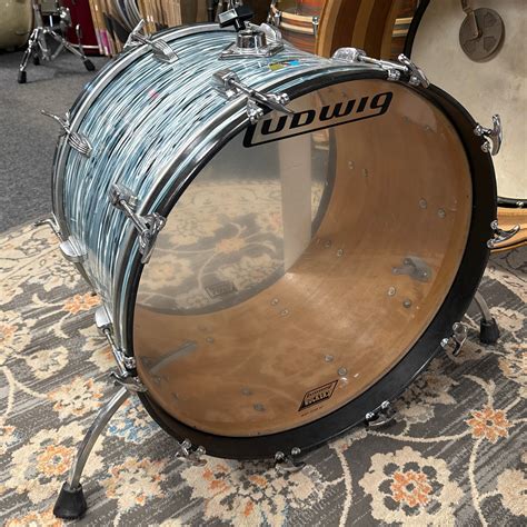 Ludwig Classic Maple Bass Drum 22x16” Blue Oyster bowling ball | Pocket