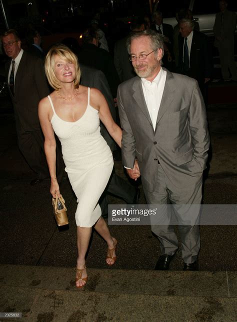 Kate Capshaw's feet
