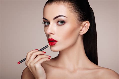 Rekomendasi Produk Lokal untuk Mendapatkan Tampilan Makeup Simpel dalam ...