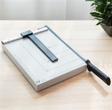 Bàn Cắt Giấy A4 Deli 300x250mm | ANEW PLAZA