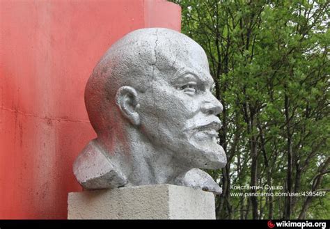Бюст В. И. Ленина
