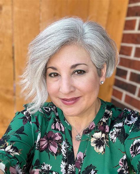 61 Best Hairstyles for Women Over 60 to Look Younger (2021 Trends