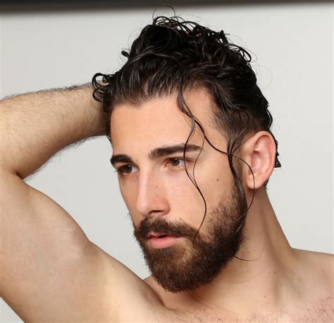 Long Curly Hair for Men: The Best Way to Style in 2025