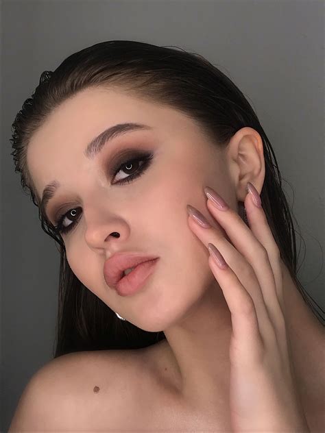 Pin di AtelierDeFleurs su Быстрое сохранение | Trucco, Cosmetici, Stile