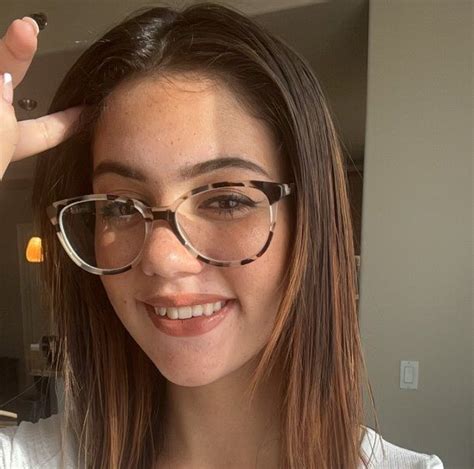 ellie nova biographywiki age height career   ellie