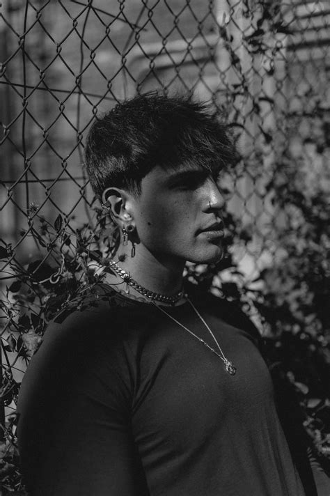 TW Pornstars - 4 pic. Trevor_wagner. Twitter. Devil in disguise. 9:48