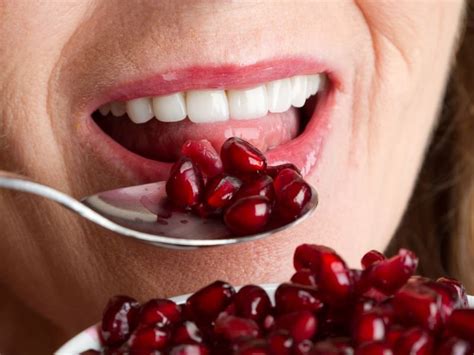 16 Pomegranate Health Benefits - An Antioxidant Superfood!