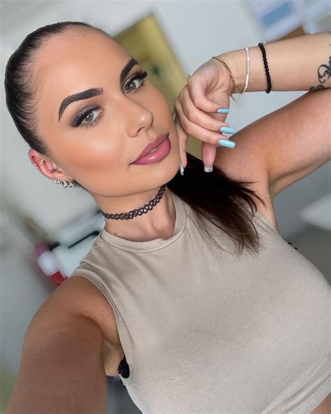 Faith Molly Willis | Not perfect, just fabulous | Instagram