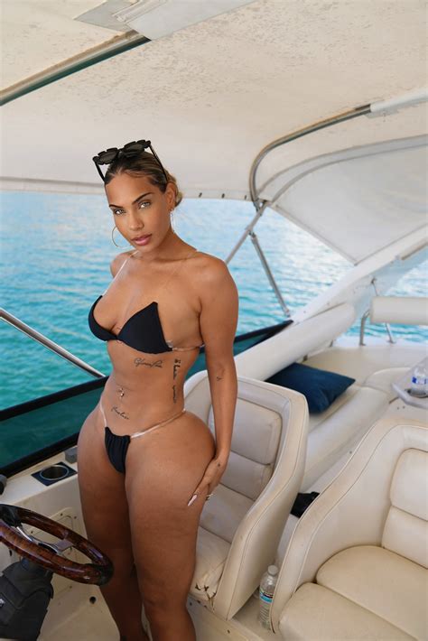 Amirahdyme on Twitter: "I’m the captain now https://t.co/2fEO9x1UVl