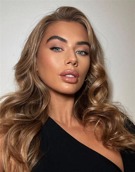Ex-Love Island star Arabella Chi’s glam life: she parties with Leonardo