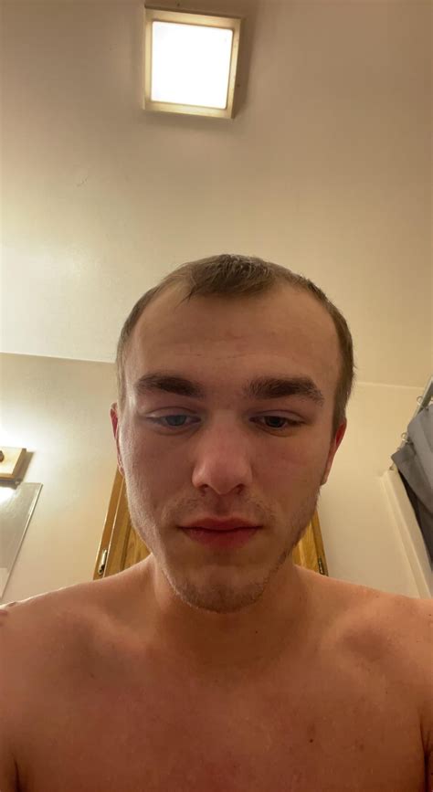 People are reacting to the bold new buzzed hair trend 7