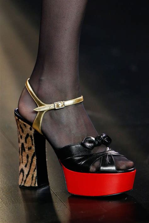 Saint Laurent | Сен-лоран, Готовое изделие, Последние тенденции