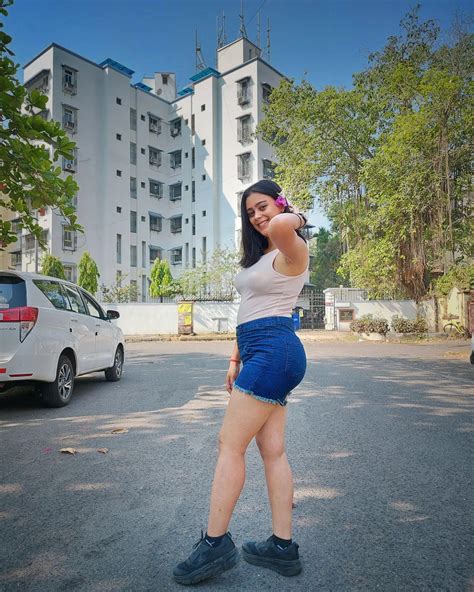 Neha Singh xtuhcy : r/desibeautifulthighs