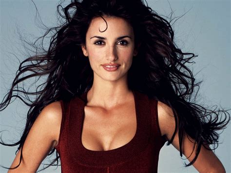Penelope Cruz, incanta la sua bellezza mediterranea: è lei la donna più