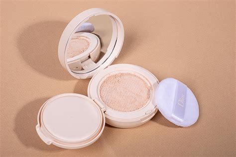 Пудры: лучшие рассыпчатые и компактные, топ за 2021 год | Beauty Insider