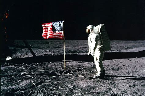 O Homem Foi Realmente A Lua - O homem foi realmente à Lua? 8 teorias sobre a "farsa" da Apollo 11