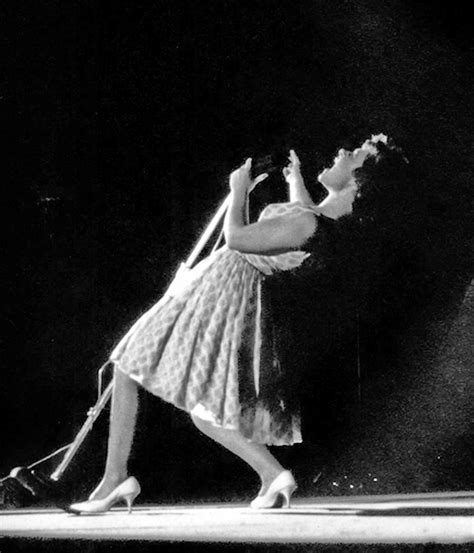 “Singer Brenda Lee performs in concert” [Nov 1960] by Michael Ochs : r/Sizz
