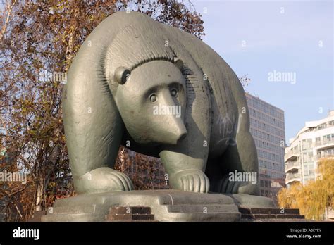 Berlin Bear Statue Stock Photos & Berlin Bear Statue Stock Images - Alamy