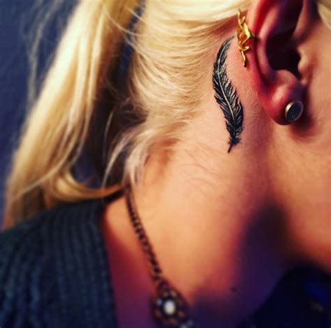 45 Awesome Feather Tattoo Ideas