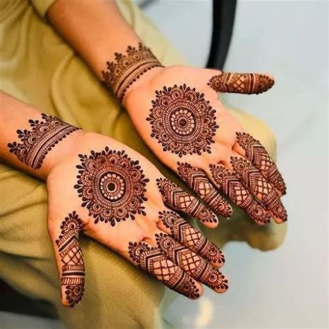 stunning circle mehndi designs fabbon