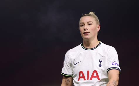 Bethany England shares emotional moment with ex-Chelsea teammates