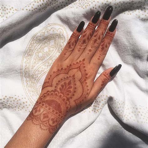 how to draw with henna