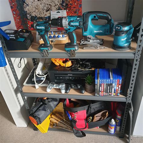 Rate my girlfriends room setup. : r/Tools