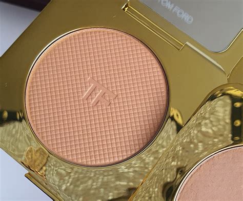 Сравнение двух бронзирующих пудр Soleil Glow Bronzer Small Terra и Gold ...