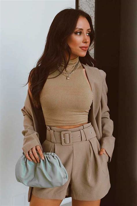 O Que Combina Com Bege - 13 Cores que Combinam com Bege: Looks Femininos Práticos para 2026