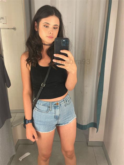 Just a dressing room selfie :) : r/SelfieOver25