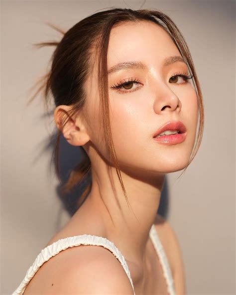 clean girl makeup xu huong trang diem tu nhien dang chiem song tiktok