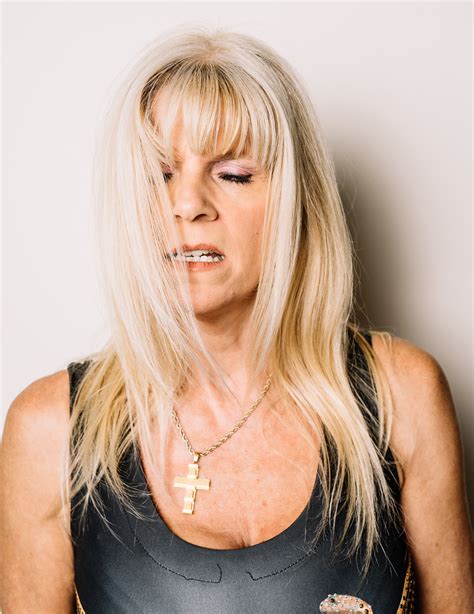 Kim Holland geportretteerd door Gregor Servais voor Vrijmagazine