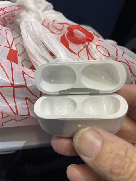 Wes Johnson on Twitter: ". @TSA just stole my AirPods at @Reagan