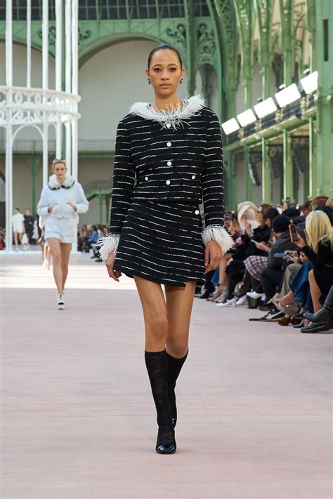 Chanel Spring 2025 Ready-to-Wear Collection | Vogue