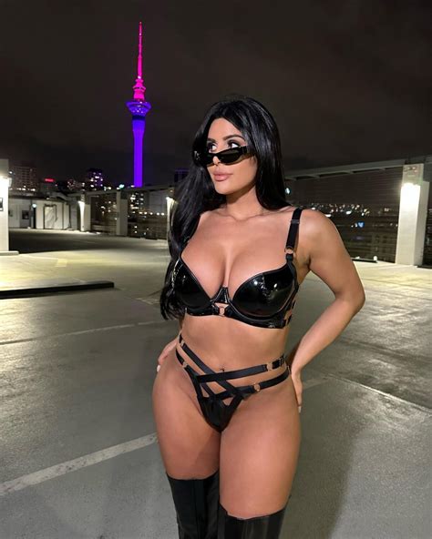 Fotos de Lily Adrianne: La estrella Neozelandesa de OnlyFans - ColorMusic