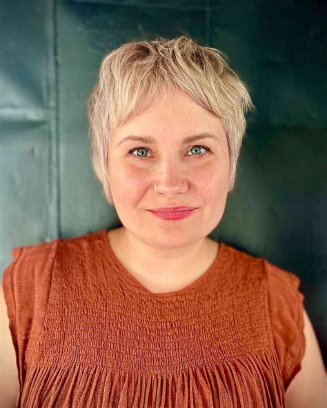 77 flattering haircuts for square faces to look softer and feminine