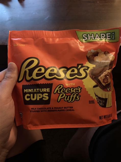 Tried the new Reese’s cups with Reese’s puffs inside! 🥜 : r