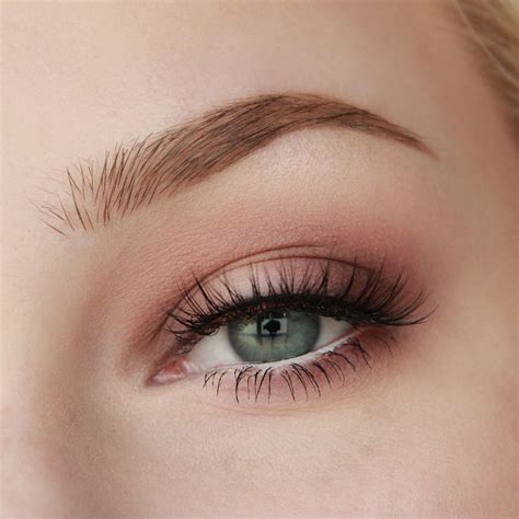 Makeup Looks Natural - img-broseph