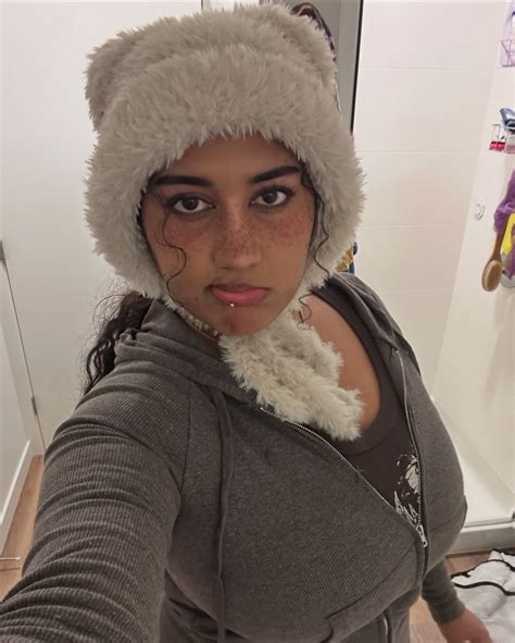 tanvi (@peachytanvi) • Instagram photos and videos