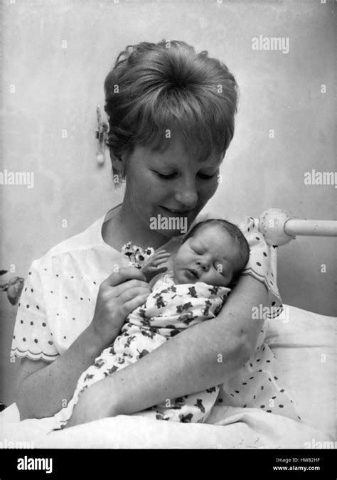 Singer petula clark hi-res stock photography and images - Alamy