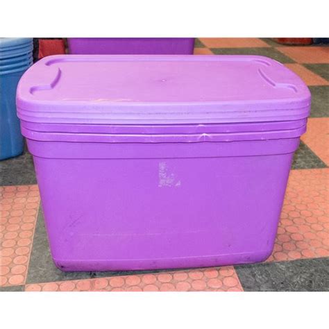 lot   purple totes  matching lids