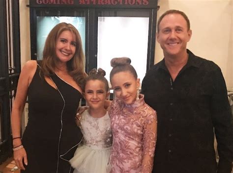 Ava Kolker Bio - Siblings, Parents, Family, Boyfriend, Net Worth ...
