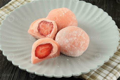 Strawberry Daifuku Ichigo Mochi 25441961 Stock Photo at Vecteezy