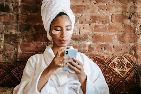Natural ways to reduce puffiness and red eyes | Woman&Home Magazine