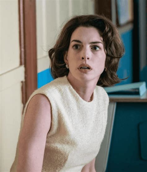 Anne Hathaway - Biography, Net Worth, Career, Facts & Personal Life ...