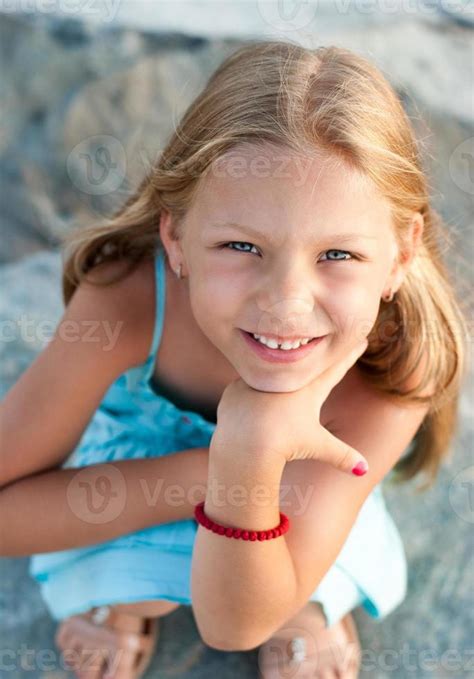 Cute little girl 14233649 Stock Photo at Vecteezy