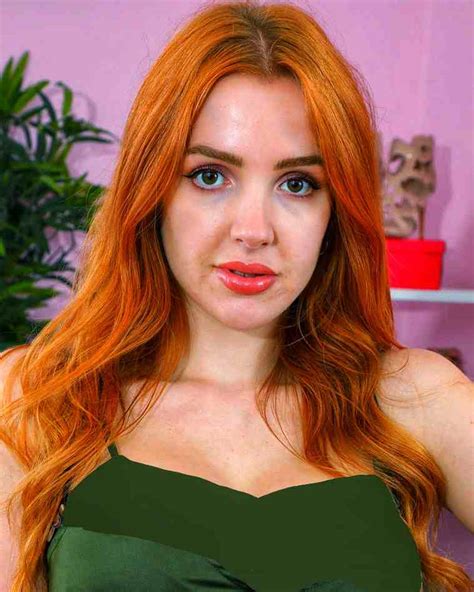 Scarlett Jones - Wiki, Bio, Age, Biography, Boyfriend, Husband, Photos