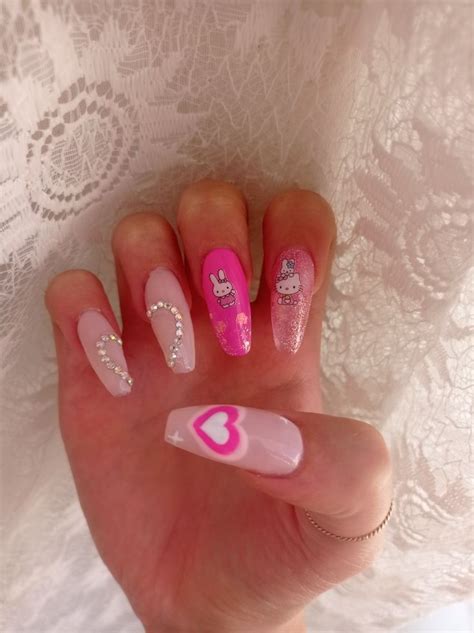 Cute Hello Kitty nails | Nagels