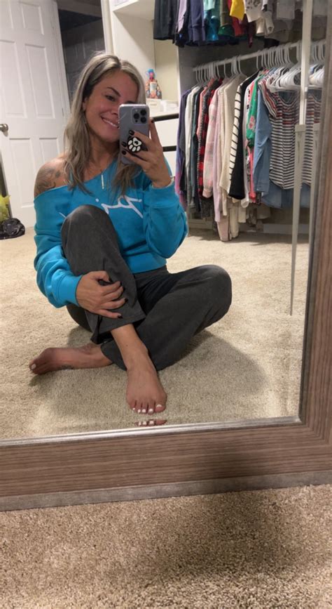 Who has a banana. We can mix it with my peach. (45f) : r/cougars_and