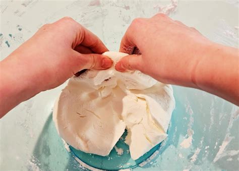 How to Make Slime Without Glue + Free Recipe